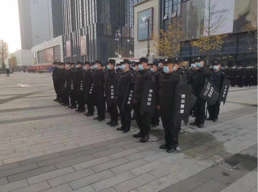 東津民發(fā)世紀(jì)廣場(chǎng)盛大開(kāi)業(yè),獵鷹保安盡銳出戰(zhàn),全程守護(hù)!