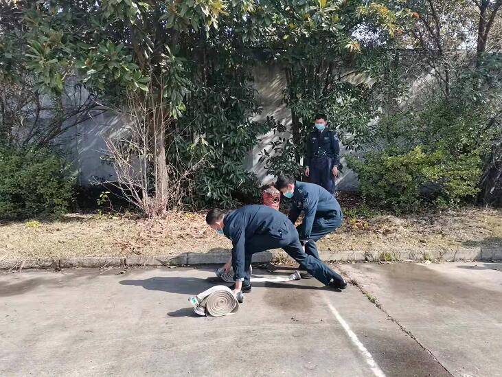 大型活動的時候，保安人員一般會制定這樣的應(yīng)對措施的！