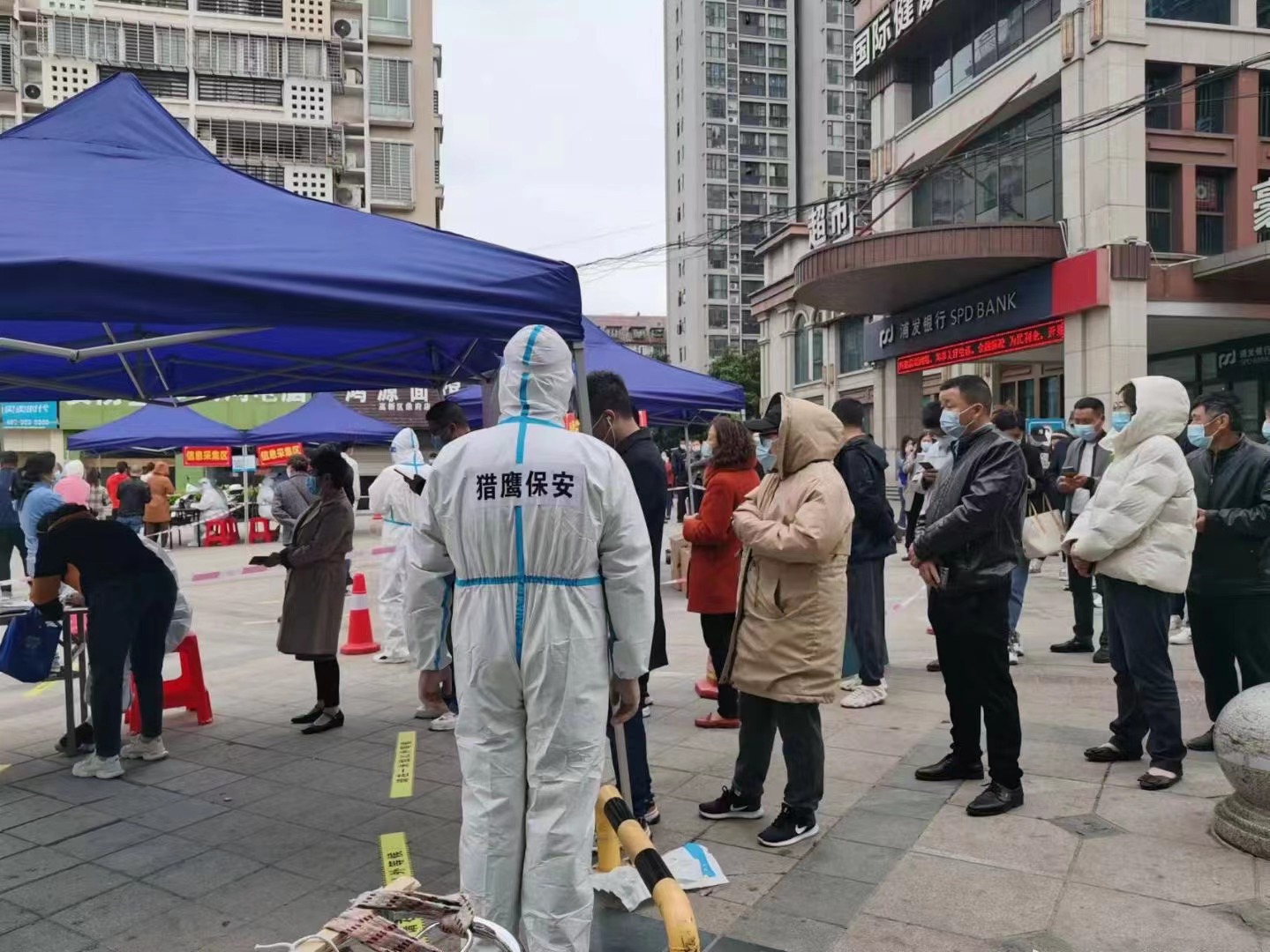 獵鷹保安勇于擔當，積極投入鼎府社區(qū)防疫志愿者工作！