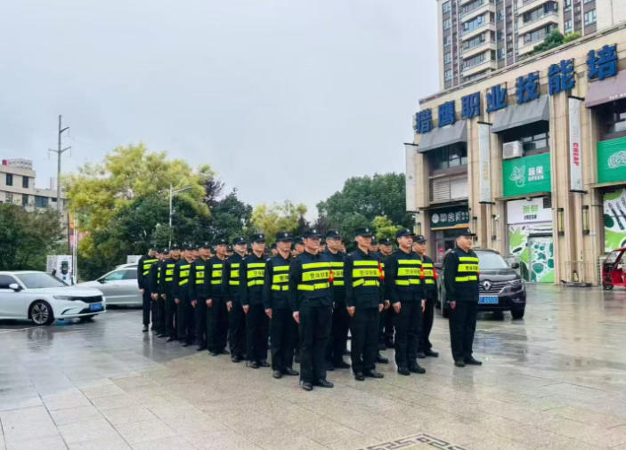 出發(fā)棗陽體育館！籃球賽。